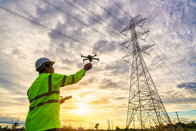 Droneoptagelse - Overflyvning af elektriske installationer med en drone